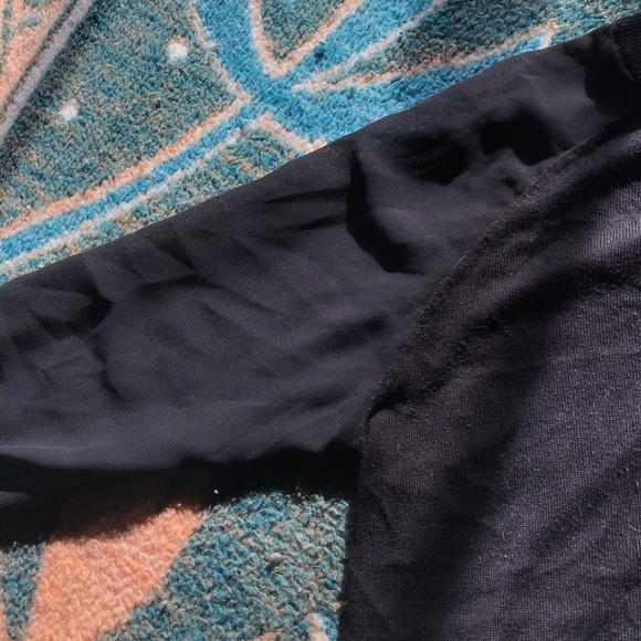 Black long sleeve - Picture 2 of 3